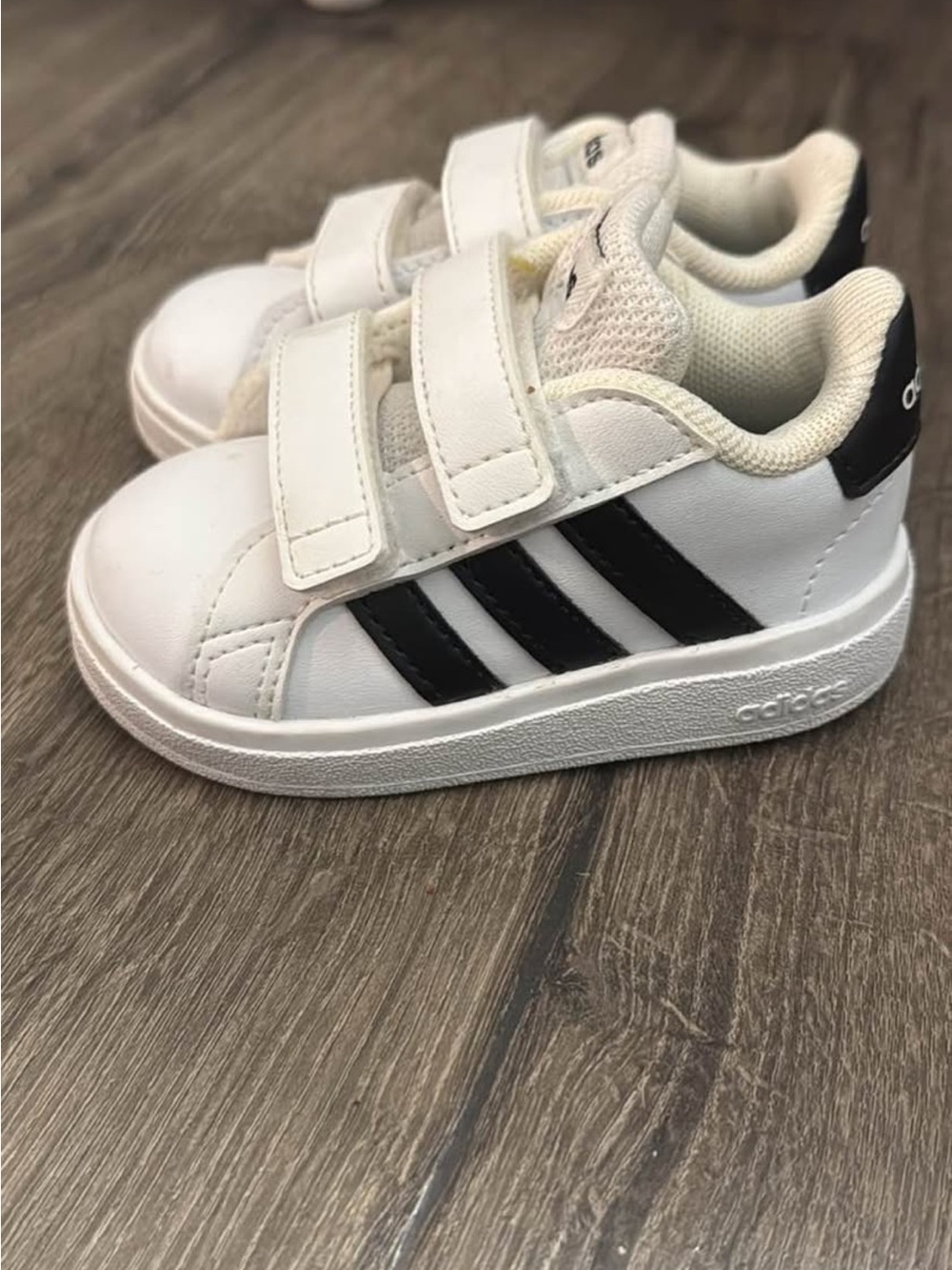 Adidas sneakers toddler size 4